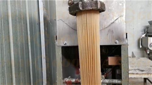  紅薯粉條機(jī)多少錢一臺？哪種工藝的粉條加工設(shè)備更適合大眾使用？